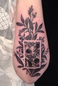 lengan yang indah pola tato kepribadian bunga liar hitam