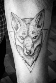 Χέρι μαύρο σημείο αλεπού με τριγωνικό σχέδιο τατουάζ