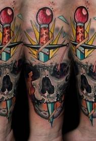 nuevo cráneo humano de color escolar con patrón de tatuaje de daga
