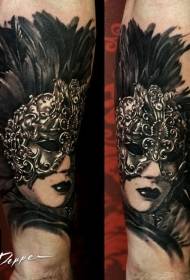 Arm Schwarz-Weiß-Frau und geheimnisvolle Maske Tattoo-Muster
