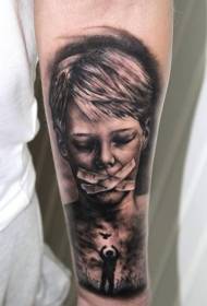 braccio nero grigio stile horror ragazzo con motivo a tatuaggio a bocca chiusa