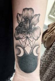 avantbraç Estranya combinació de patrons de tatuatge d'abelles i flors negres