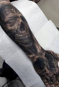 手臂写实的黑白怪物头骨与骷髅纹身图案