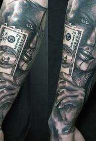 käsivarsi mustavalkoinen naisten muotokuva dollarin tatuointikuviolla