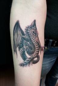 rankos juodųjų sparnų drakono tatuiruotės modelis