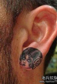 orecchio piccolo tatuaggio fresco ragazza funziona