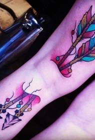 gamba antica zampa vecchia scuola e motivo tatuaggio piuma colorata