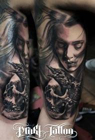 veľká ruka čierna šedá Realistické lebka a vráska žena tvár tetovanie vzor