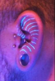 padrão de tatuagem de linha fluorescente de orelha