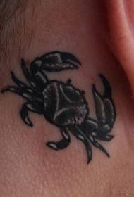 patrón de tatuaxe de cangrexo negro detrás da orella