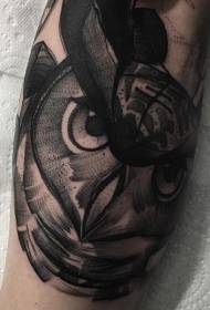 手臂雕刻風格黑色個性貓頭鷹紋身圖案