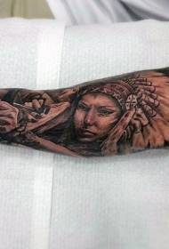 Retrat de tatuatge de braç negre femení patró de tatuatge