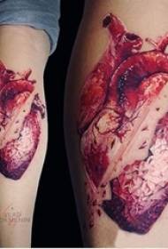 女生小腿上彩绘水彩素描创意抽象心脏纹身图片