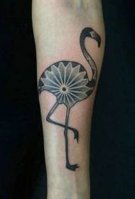 Brazo pequeño patrón de tatuaje de flamenco con flor pinchada en blanco y negro