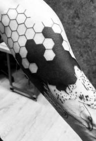 Незвычайная чорна-белая геаметрыя з малюнкам татуіроўкі лятучага арла