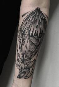 combinazione di piume di puntura di linea nera con braccio piccolo di modello di tatuaggio di piccoli pesci