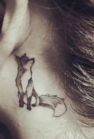 rolig tecknad svart liten räv tatuering mönster efter örat