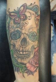crani de color i patró de tatuatge de flors de papallona