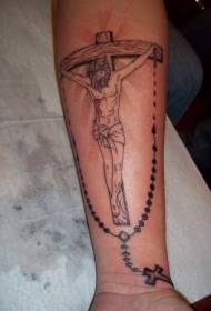 Piccolo braccio religioso Gesù sulla croce con un disegno del tatuaggio del rosario