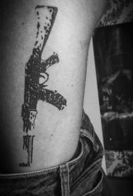 coadă laterală rifle AK model de tatuaj negru