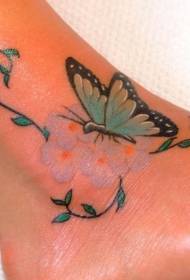 tyttö jalka väri kukat ja perhonen tatuointi malli