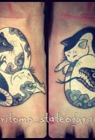 prosty tatuaż wzór kota i szczura węża tatuaż