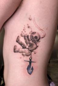 astronaut tatuu ilana arabinrin lori awọn ẹgbẹ awọn egungun astronaut tatuu ilana
