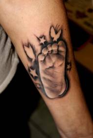 arm butterfly og star baby footprint tatoveringsmønster