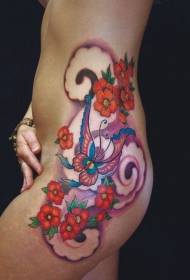 modeli tatuazh i fluturës dhe anës së luleve fantazmë