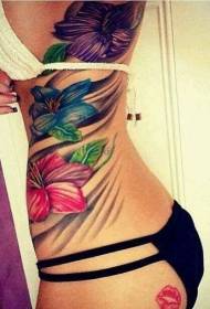 женски странични ребра три цветни флорални татуировки