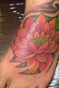 Įtemptos spalvos neįtikėtinos lotoso tatuiruotės nuotrauka