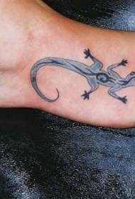pequeño y lindo patrón de tatuaje de lagarto en la parte posterior
