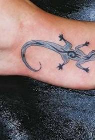 klengt schéint Eidechse Tattoo Muster op der Réck