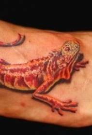 bellissimo modello di tatuaggio lucertola colorata sul retro