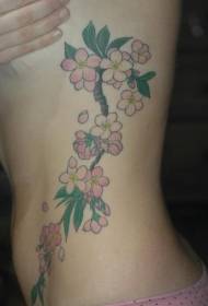 sy-ribboom op die pragtige perske-tatoeëringpatroon