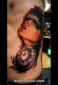 Nuovo modello di tatuaggio donna seducente sul lato della vita in stile tradizionale
