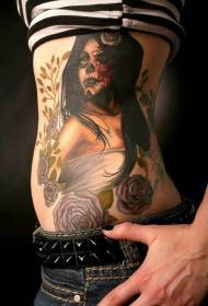 immagine sexy del tatuaggio della donna delle zombie di colore della nuova scuola del lato della vita