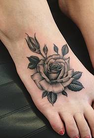 instep Europe and the United States realistic rose black gray tattoo pattern