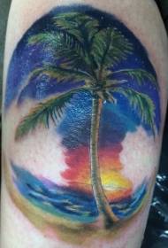 bellissima palma con motivo a tatuaggio al tramonto