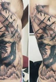 costela lateral preto cinza pena com padrão de tatuagem de Ícaro a voar