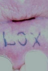 corto dentro de los labios Patrón de tatuaje de letra negra