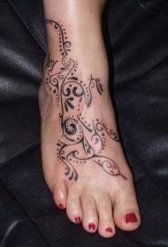 жінка татуювання тотем татуювання ящірки чорною фарбою
