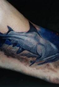 collo del piede realistico modello di tatuaggio squalo di colore