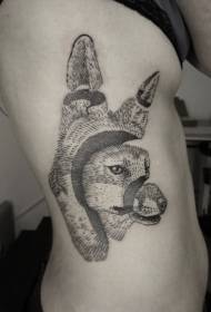 incisione latu di costellu di stilu nero stampatu di tatuu di volpe