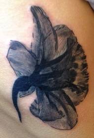 costilla lateral patrón único de tatuaxe de flores negras