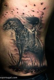 isinqe esinqeni se-creepy hummer kunye ne tattoo yabasetyhini