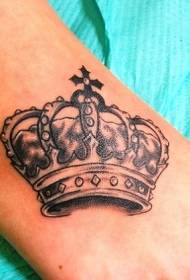 Patrón de tatuaxe Crown Instep para nenas