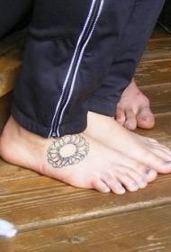 patró de tatuatge de flors incolor simple i rodó
