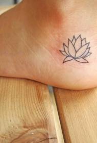 милий простий візерунок татуювання лотоса на стопі