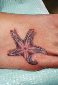 disegno del tatuaggio stella marina rosa sul collo del piede della ragazza